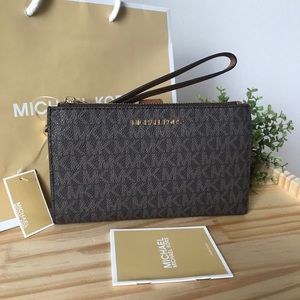 Michael Kors wallet🎈🎈